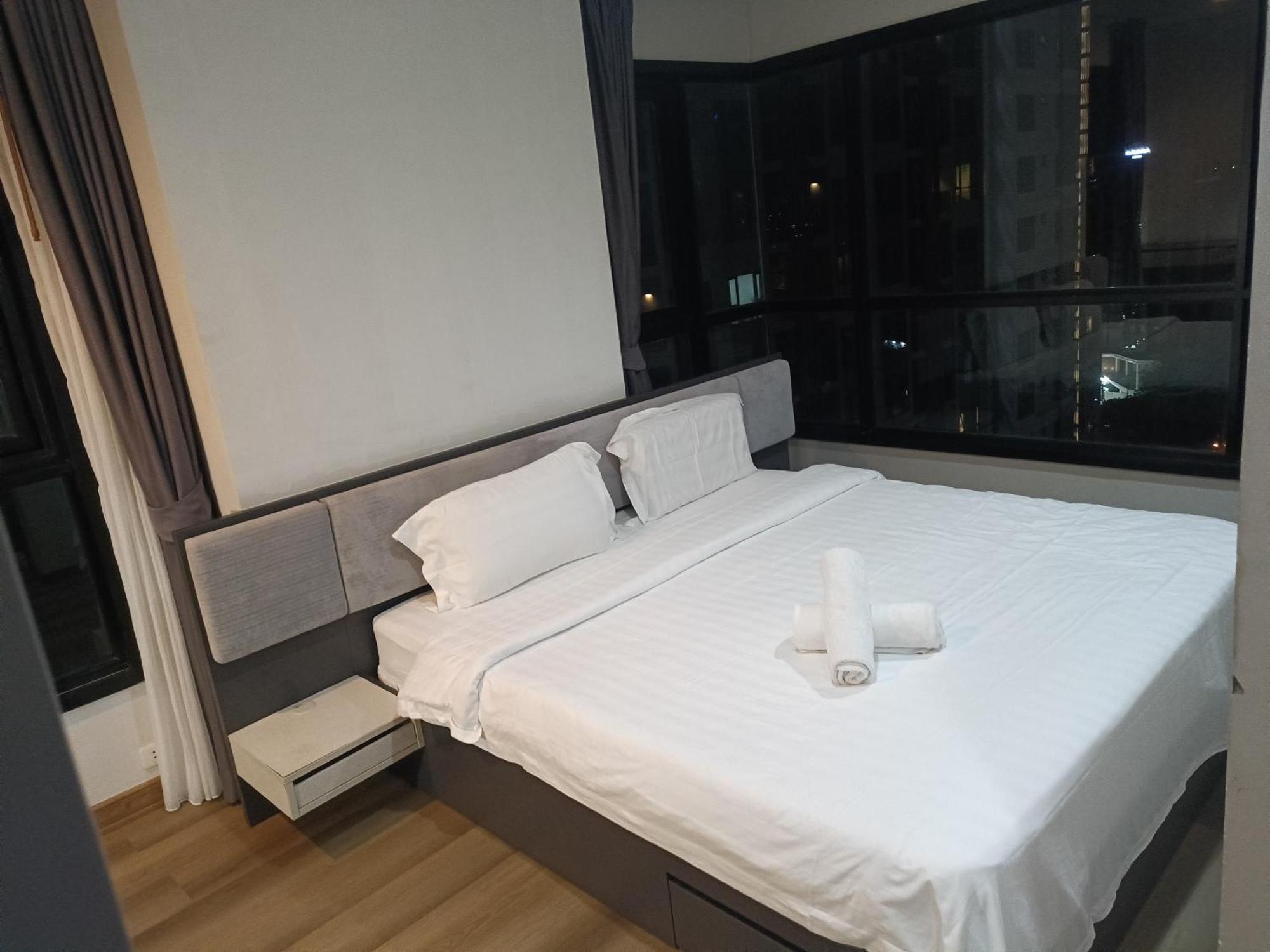 The Base Pattaya By Feng Apartment Bagian luar foto
