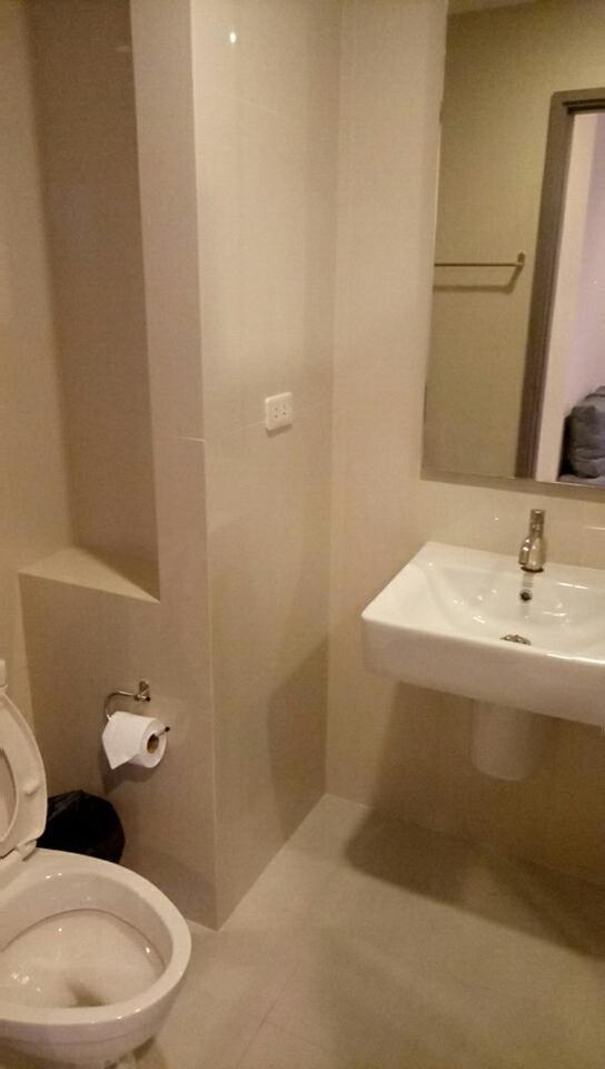 The Base Pattaya By Feng Apartment Bagian luar foto