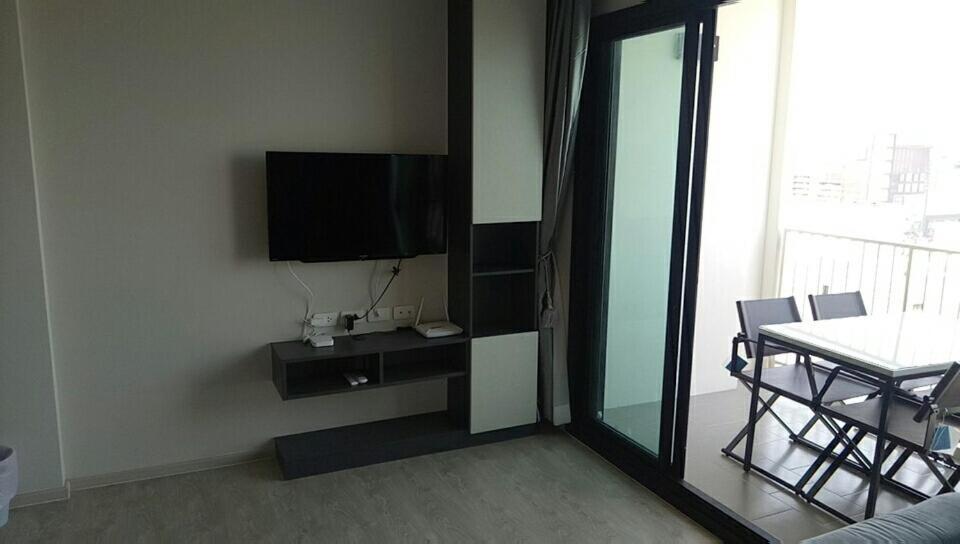 The Base Pattaya By Feng Apartment Bagian luar foto