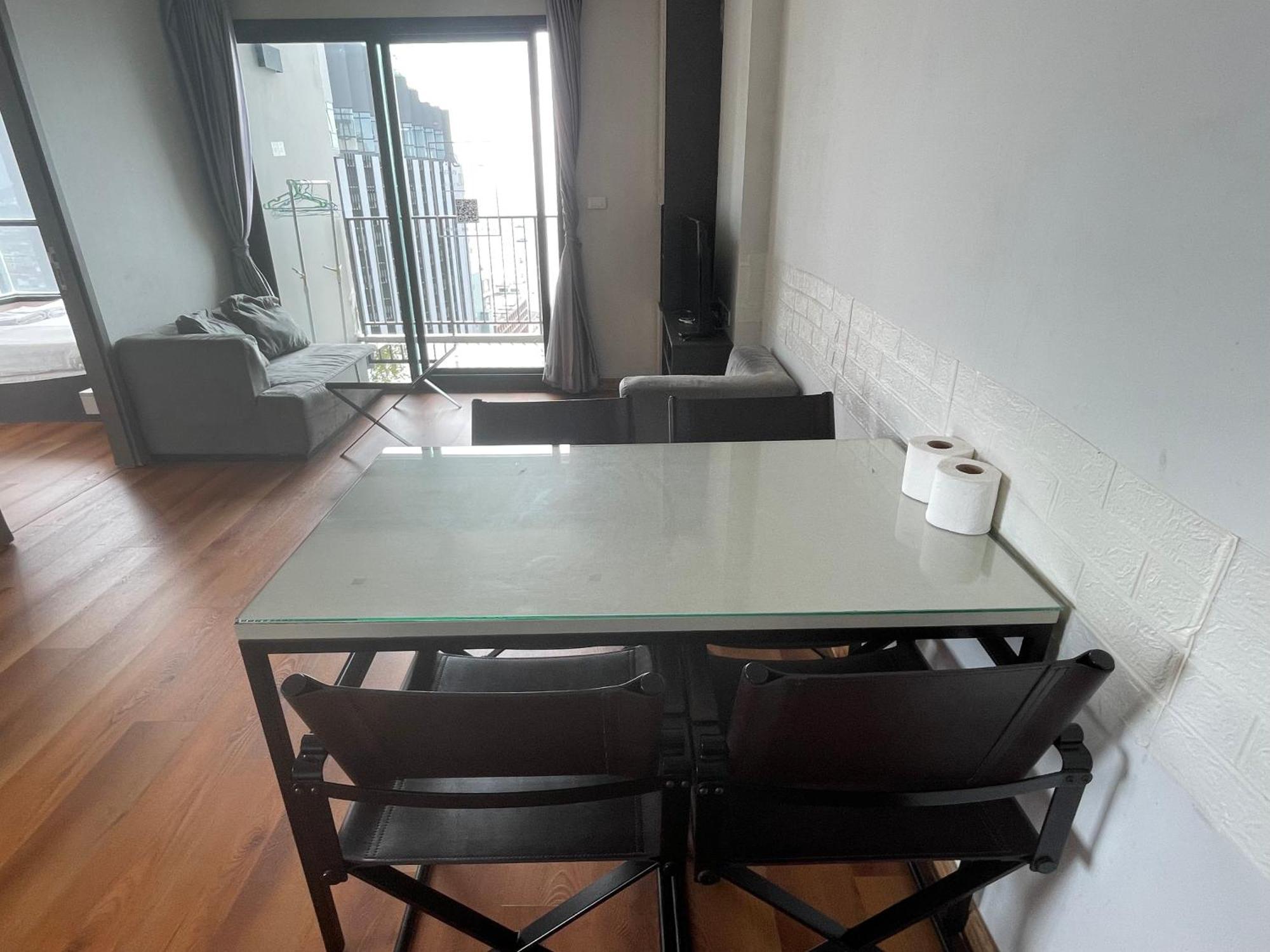 The Base Pattaya By Feng Apartment Bagian luar foto