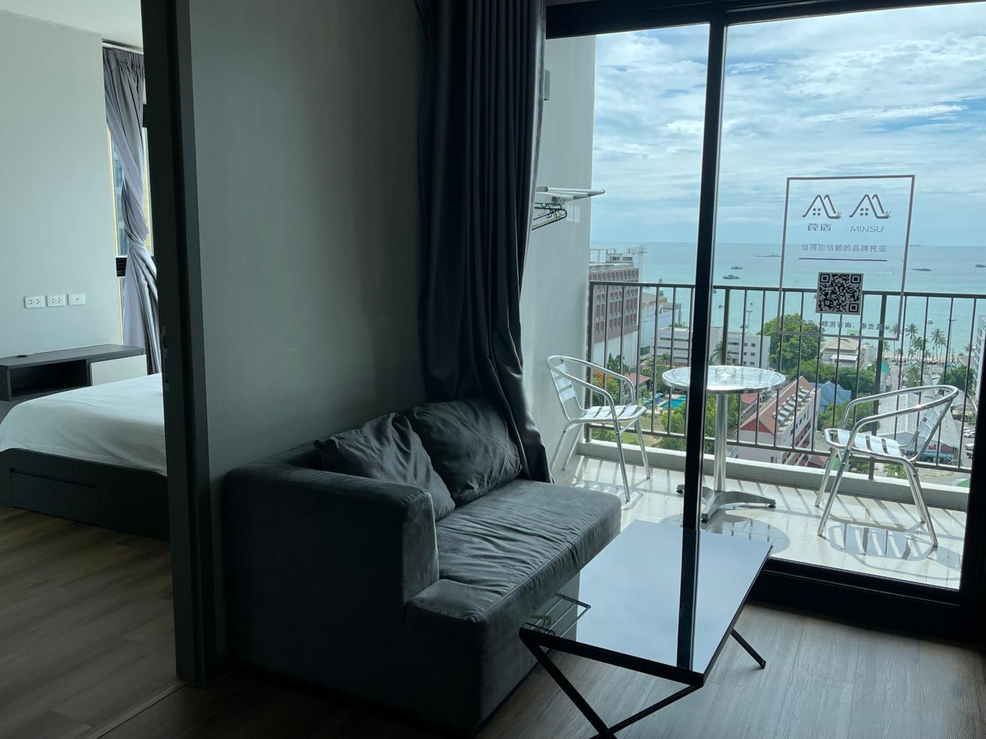 The Base Pattaya By Feng Apartment Bagian luar foto