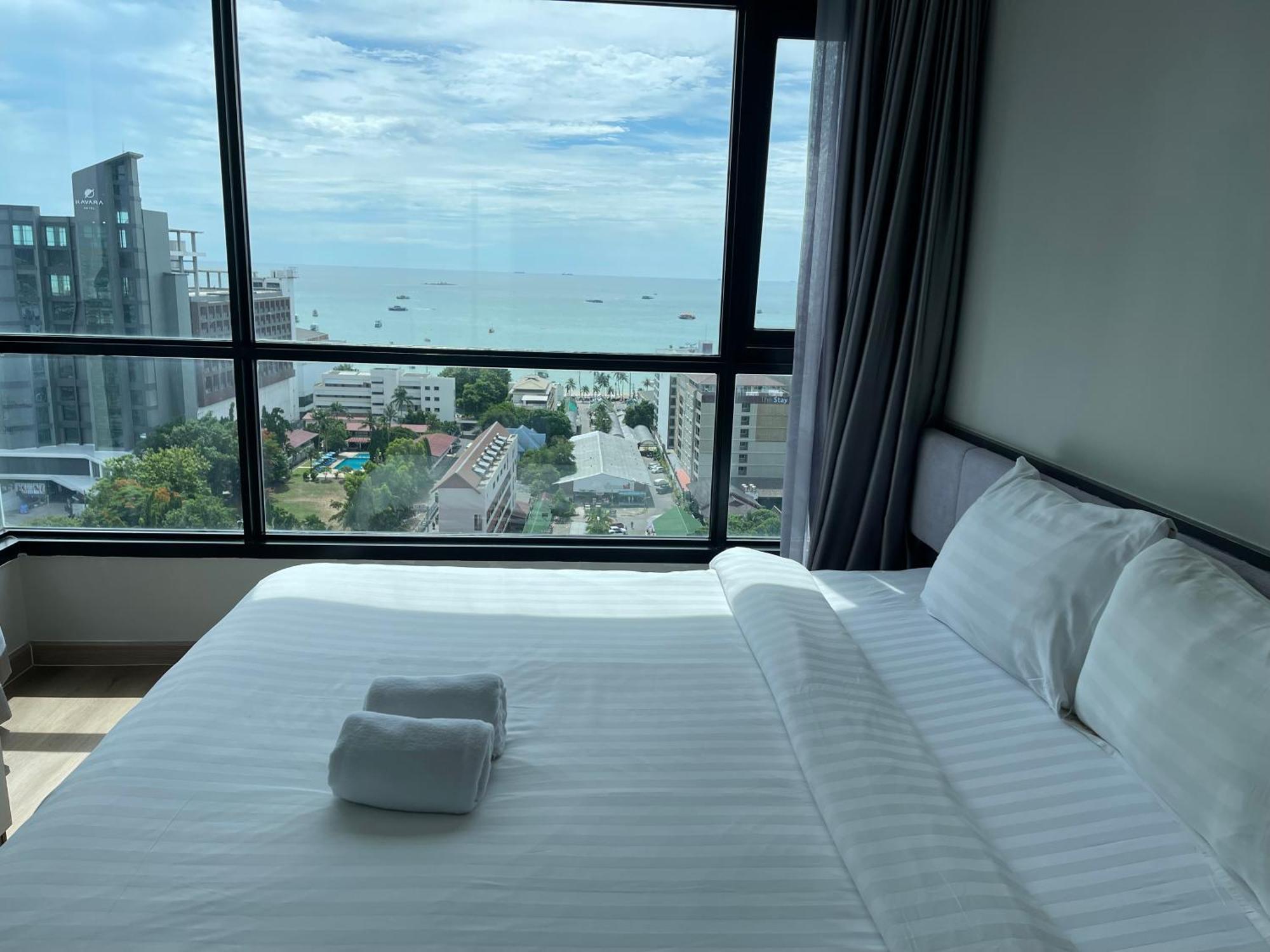 The Base Pattaya By Feng Apartment Bagian luar foto