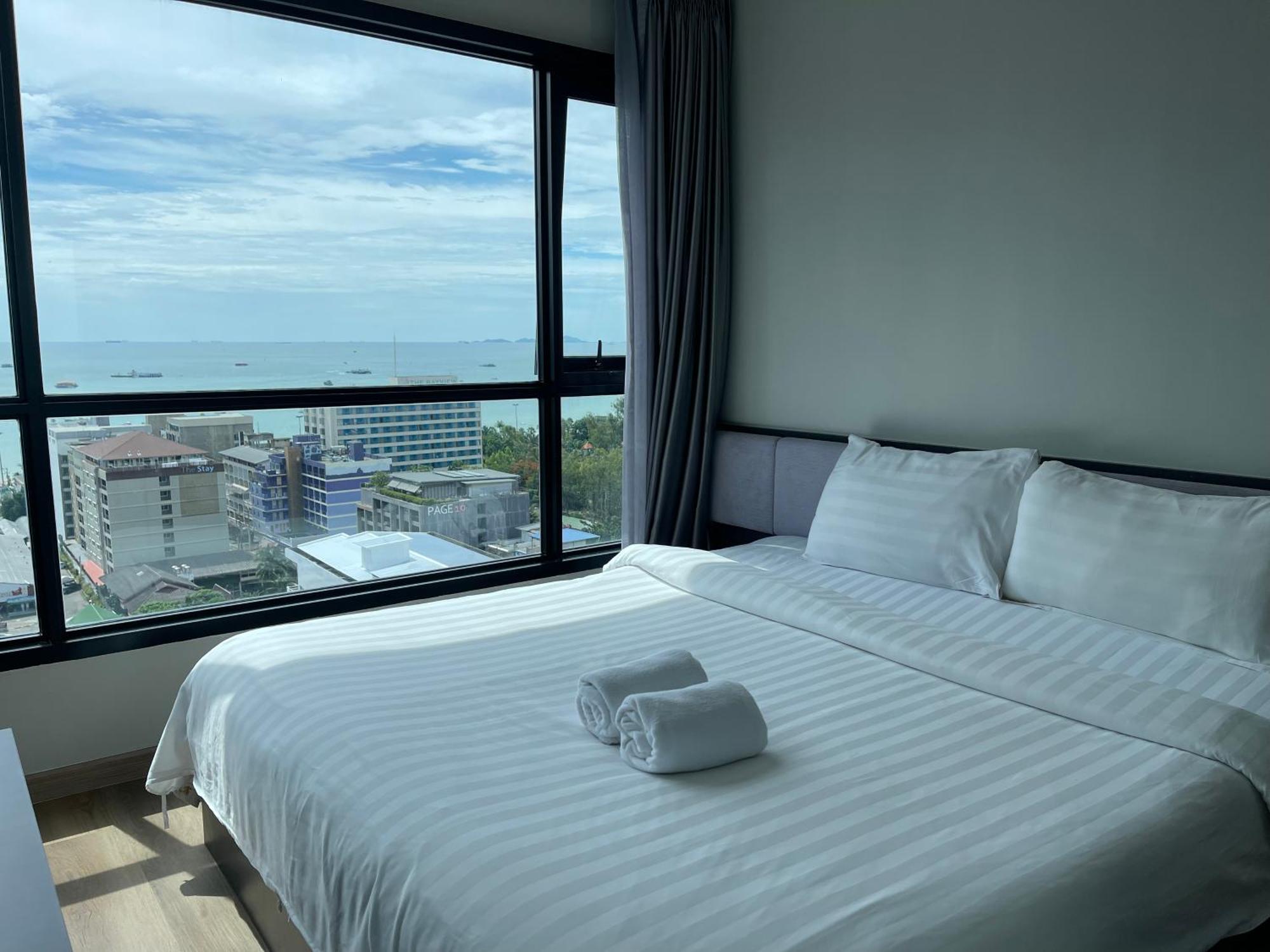 The Base Pattaya By Feng Apartment Bagian luar foto