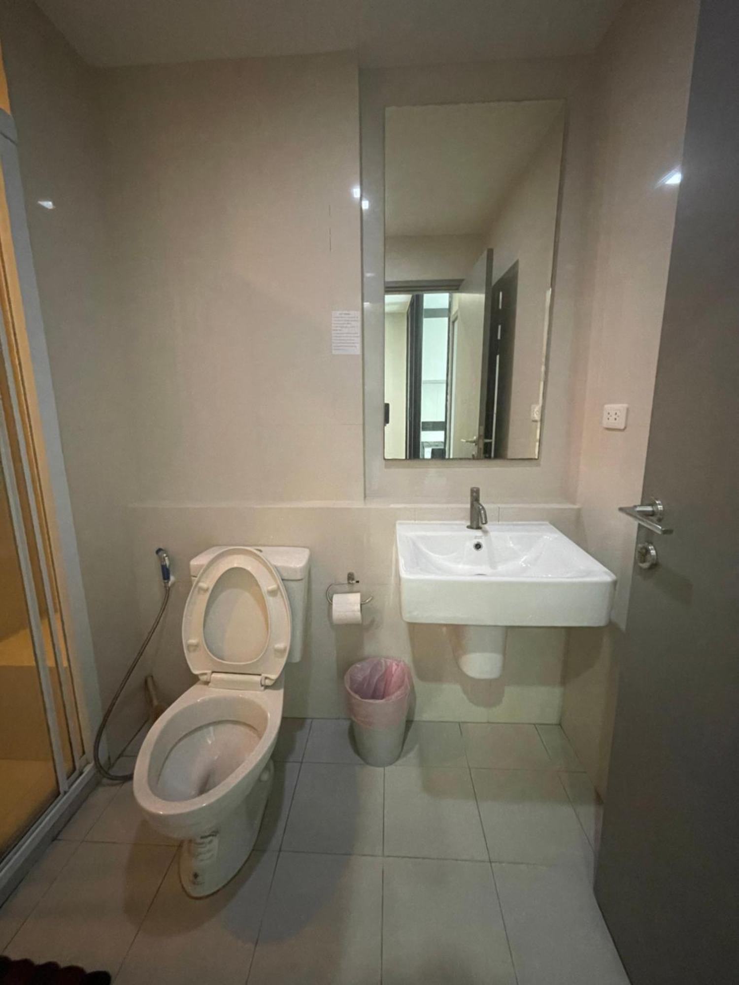 The Base Pattaya By Feng Apartment Bagian luar foto