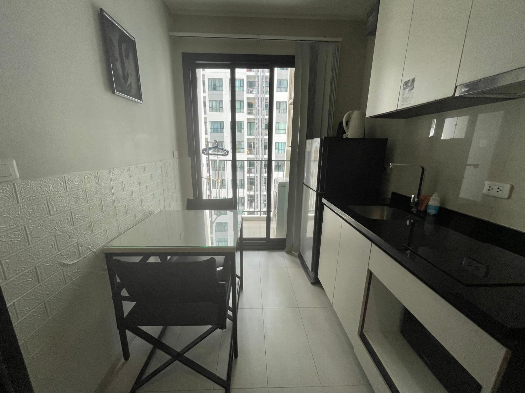 The Base Pattaya By Feng Apartment Bagian luar foto